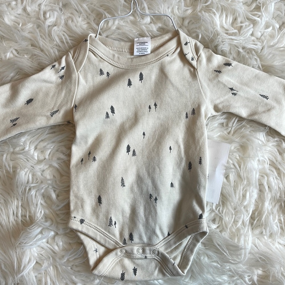 Pine tree bodysuit like new